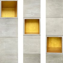 Captivity in Gold - 35x35x140 cm | concrete, gold