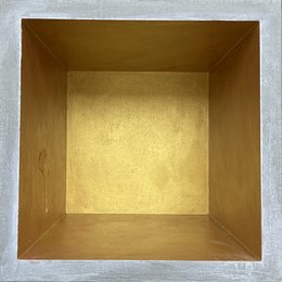 Captivity in Gold - 35x35x140 cm | concrete, gold detail